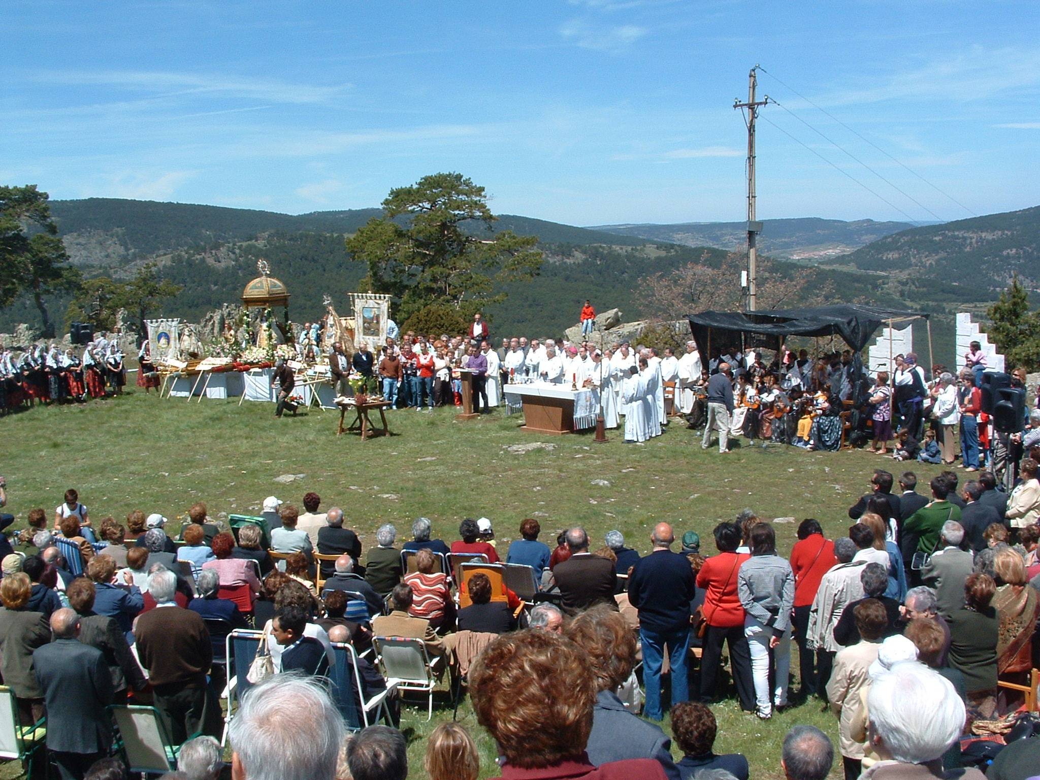 Vista del lugar de la celebración religiosa Tremedal 2008